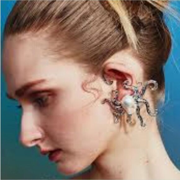 New ZARA Silver Octopus Baroque Pearl Ear Cuff Earring - Picture 8 of 8